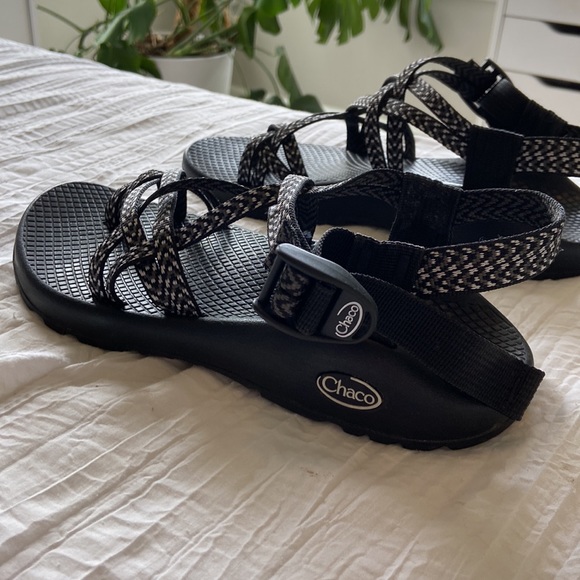 women’s chaco - Picture 2 of 3